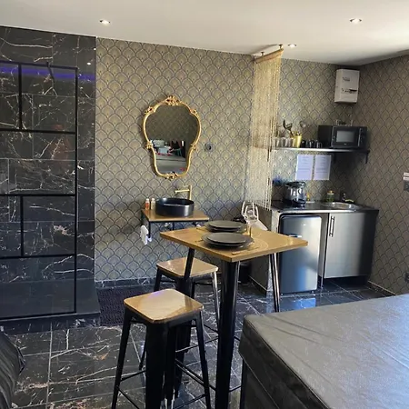 Desirs D'une Nuit - Loveroom Jacuzzi