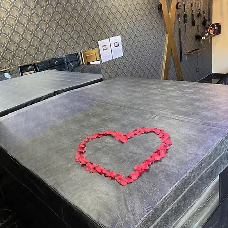 Desirs D'une Nuit - Loveroom Jacuzzi * Cagny (Calvados)