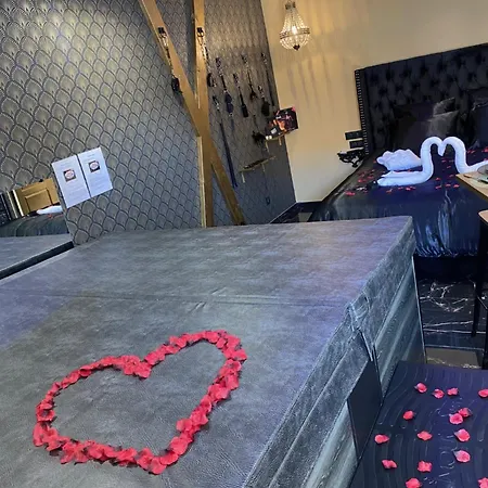 Desirs D'une Nuit - Loveroom Jacuzzi מלון אהבה Cagny (Calvados)