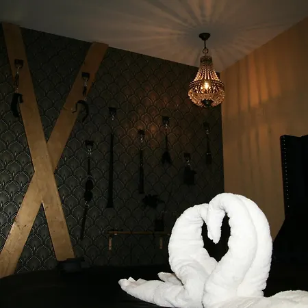 Desirs D'une Nuit - Loveroom Jacuzzi