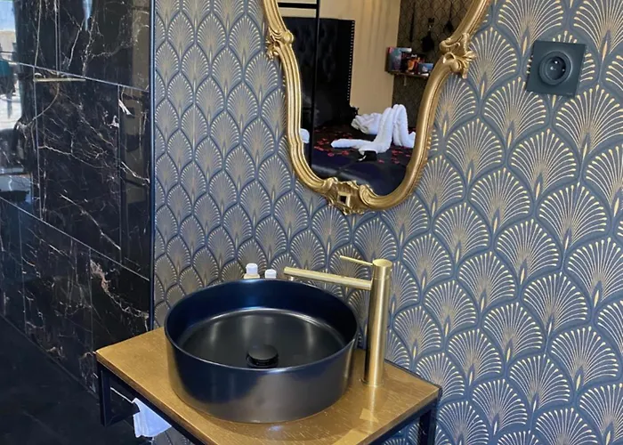 Desirs D'une Nuit - Loveroom Jacuzzi מלון אהבה *