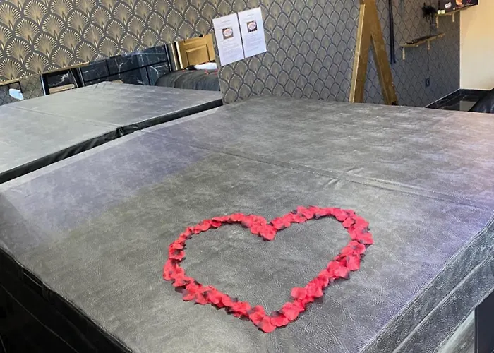 Desirs D'une Nuit - Loveroom Jacuzzi * Cagny (Calvados)