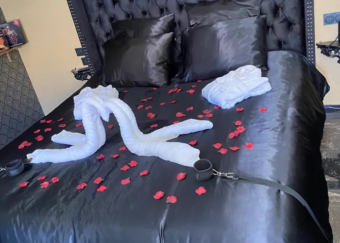 Desirs D'une Nuit - Loveroom Jacuzzi מלון אהבה