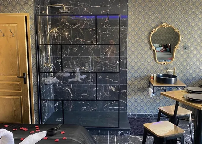 Desirs D'une Nuit - Loveroom Jacuzzi מלון אהבה