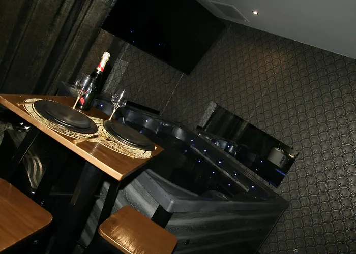 Desirs D'une Nuit - Loveroom Jacuzzi מלון אהבה Cagny (Calvados)