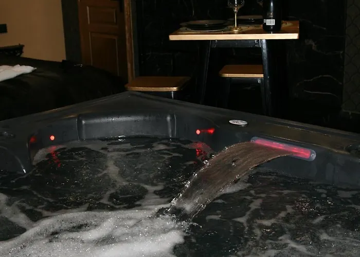 Desirs D'une Nuit - Loveroom Jacuzzi מלון אהבה Cagny (Calvados)